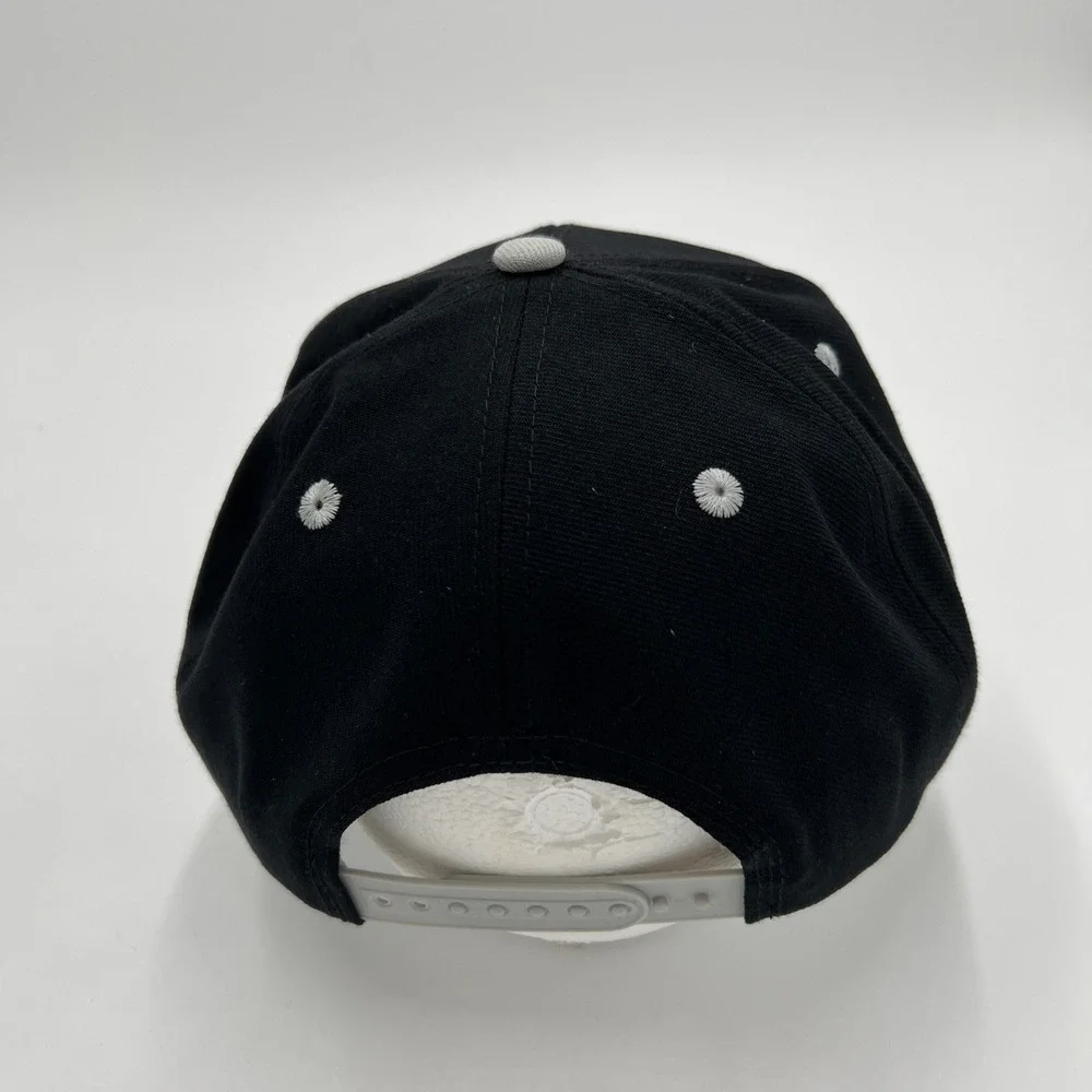 Adidas LA Kings NHL Snapback Hat Black Silver‎ Flat Brim Adjustable OSFA Cap